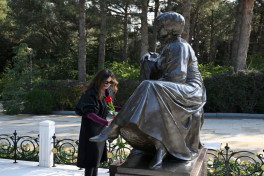 President Ilham Aliyev and First Lady Mehriban Aliyeva visited tomb of National Leader Heydar Aliyev-PHOTO 