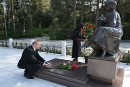 President Ilham Aliyev and First Lady Mehriban Aliyeva visited tomb of National Leader Heydar Aliyev-PHOTO 