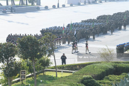 Turkish and Pakistani soldiers march in a military parade in Baku -PHOTO 
