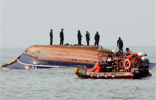 3 missing, 2 rescued in cardiac arrest after fishing boat capsizes off southwestern S. Korea