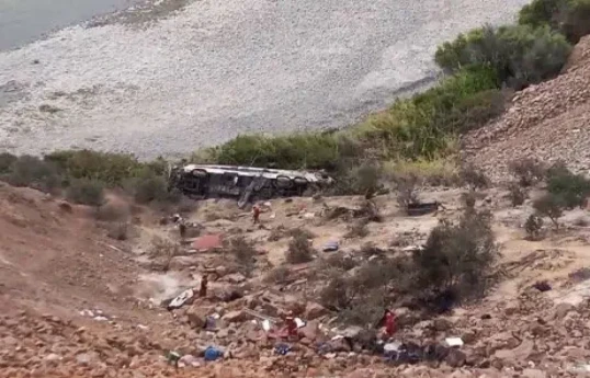 Bus accident kills at least 37 in southern Peru: local radio