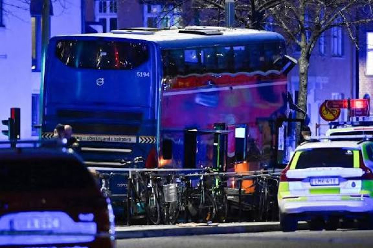 Bus crash in central Stockholm leaves 3 dead