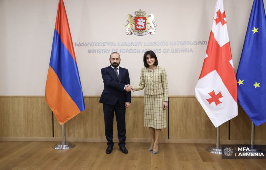 Armenian Foreign Minister Ararat Mirzoyan, Georgian Foreign Minister Maka Bochorishvili