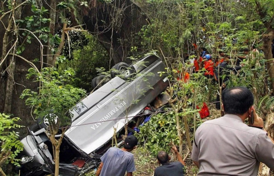 Five Chinese tourists killed in minibus accident in Indonesia's Bali