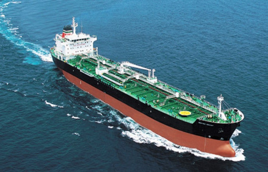 Oil tanker veers toward Iran after small-boat approach, British maritime agency says
