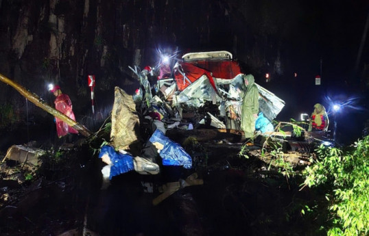 Landslide kills 6 bus passengers in central Vietnam