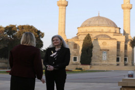 U.S. Under Secretary of State pays respects at Martyrs’ Alley in Baku -PHOTO 