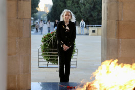 U.S. Under Secretary of State pays respects at Martyrs’ Alley in Baku -PHOTO 