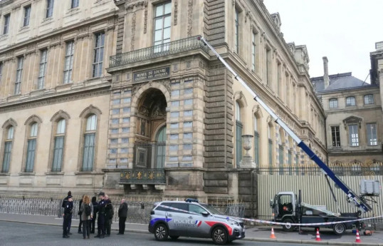 Four more suspects detained over Louvre jewel heist