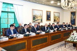 Azerbaijani economy minister discusses investment partnerships during visit to Pakistan
