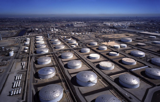 US commercial oil reserves near 427 million barrels