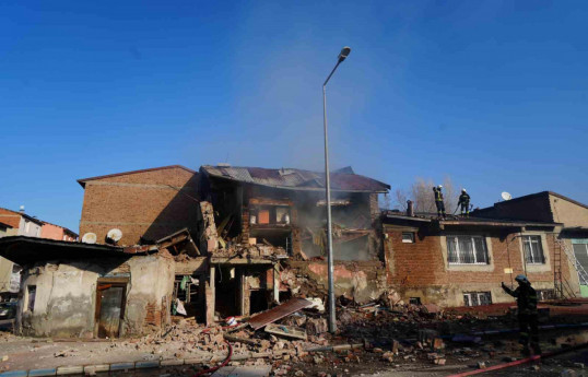 Two houses collapsed in natural gas explosion in Türkiye