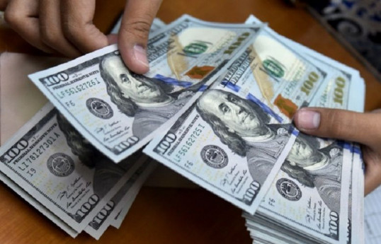 Banks’ cash US dollar sales in Azerbaijan drop by more than 30%