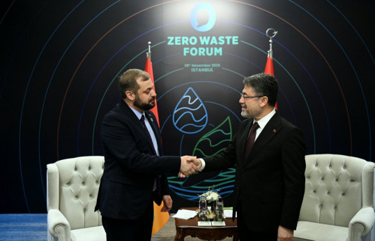 Armenian Minister of Economy Gevorg Papoyan, Turkish Minister of Agriculture and Forestry İbrahim Yumakli