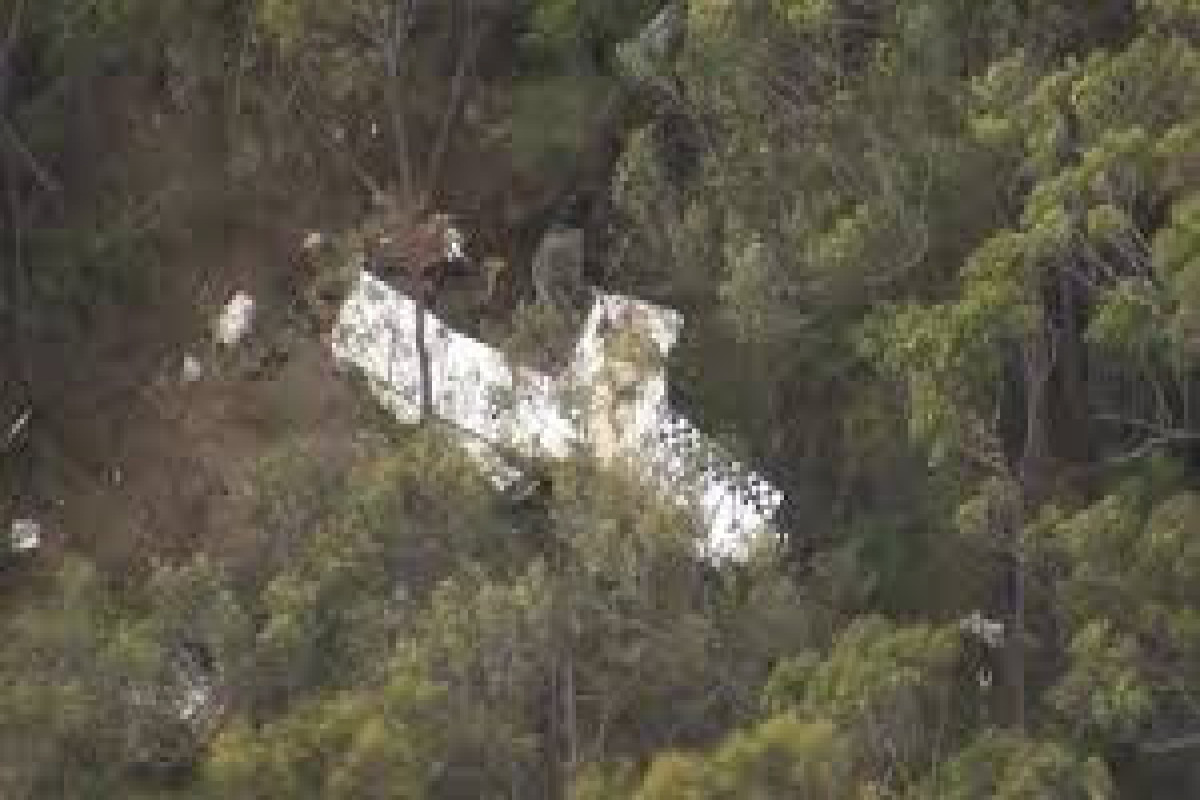 1 dead after mid-air collision between light planes in southwest Sydney