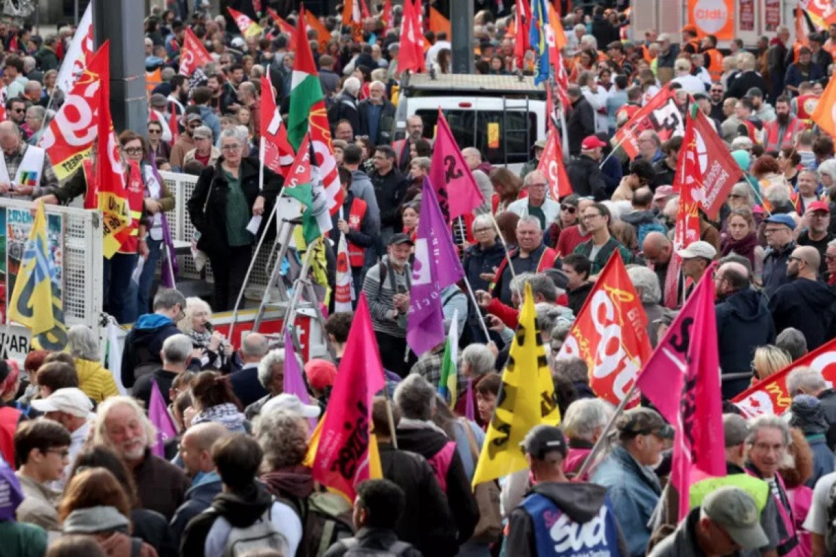 Protests erupt in France against 2026 budget reforms