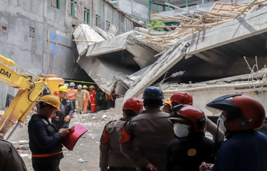 Five students pulled alive from collapsed Indonesia school, at least 59 missing