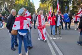 Protesters brake gates of Atoneli presidential palace-UPDATED -PHOTO 
