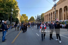 Protesters brake gates of Atoneli presidential palace-UPDATED -PHOTO 