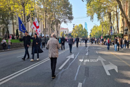 Protesters brake gates of Atoneli presidential palace-UPDATED -PHOTO 