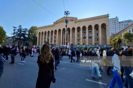 Protesters brake gates of Atoneli presidential palace-UPDATED -PHOTO 