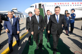 Kyrgyz President Sadyr Zhaparov arrives in Azerbaijan