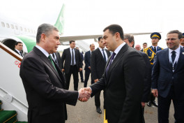 National Leader of the Turkmen People arrives in Azerbaijan