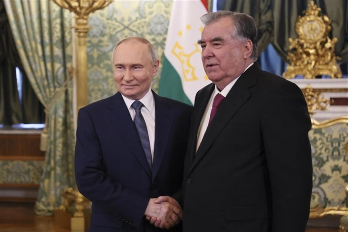 Putin presents Rahmon with rare book about history of Tajiks