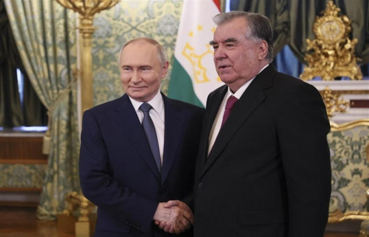 Putin presents Rahmon with rare book about history of Tajiks