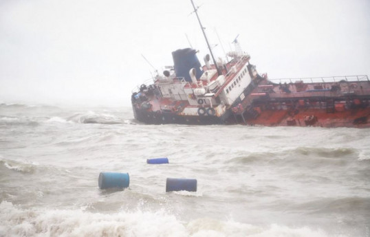 One dead as ship capsizes at Tuzla shipyard in Istanbul -VIDEO 