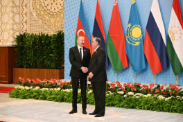 President Ilham Aliyev arrived at Palace of Nation in Dushanbe to participate in CIS Heads of State Council meeting