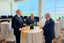 President Ilham Aliyev holds conversation with Armenian PM Nikol Pashinyan in Egypt -PHOTO -VIDEO 