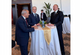 President Ilham Aliyev holds conversation with Armenian PM Nikol Pashinyan in Egypt -PHOTO -VIDEO 