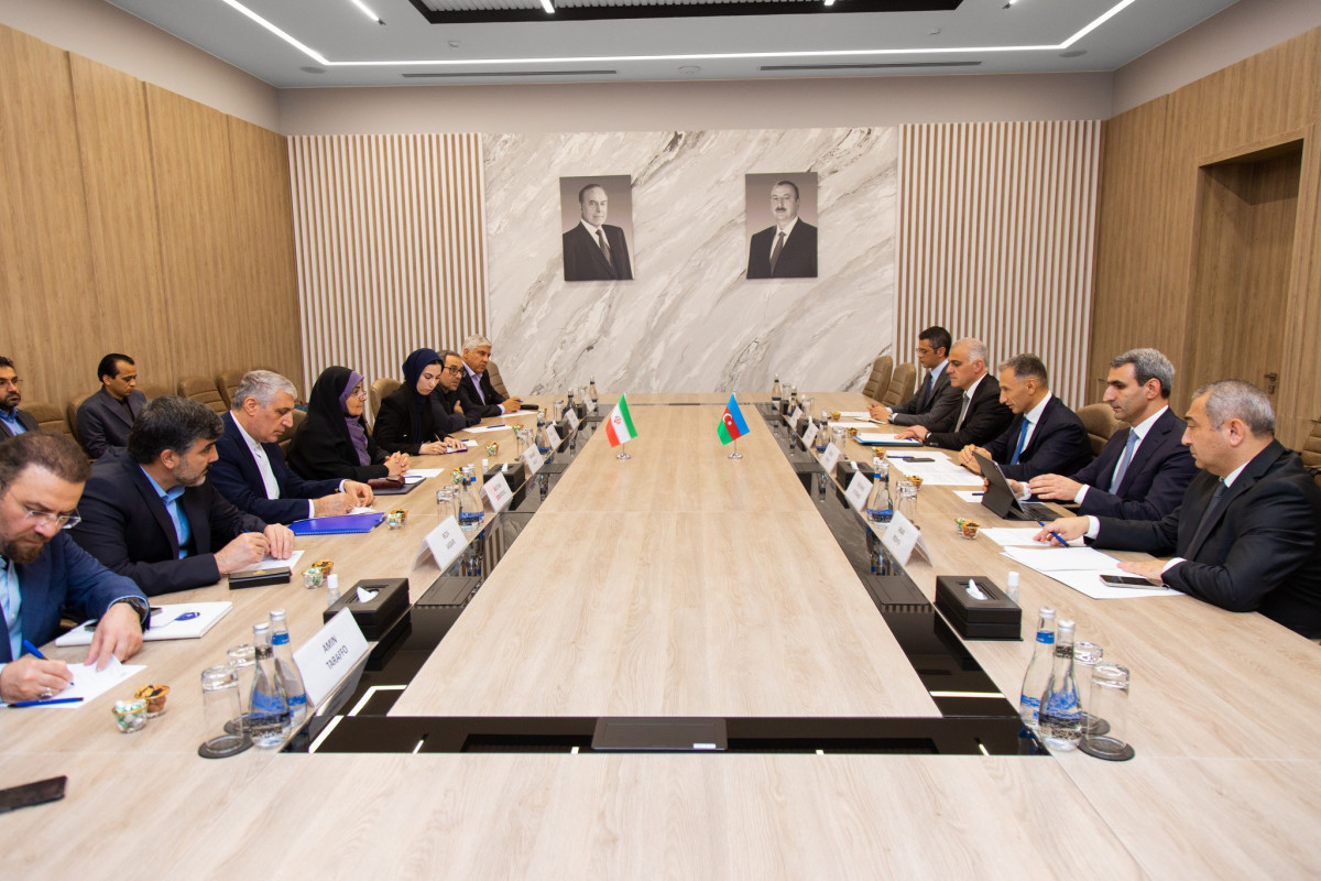 Azerbaijan, Iran exchange views on joint activities in transport field