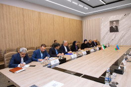 Azerbaijan, Iran exchange views on joint activities in transport field
