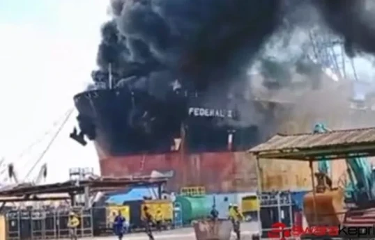 Indonesia oil tanker catches fire, killing 10, local police say