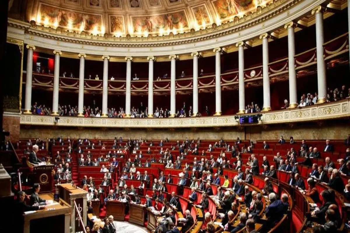 French PM survives no-confidence votes after making pension concession -UPDATED 