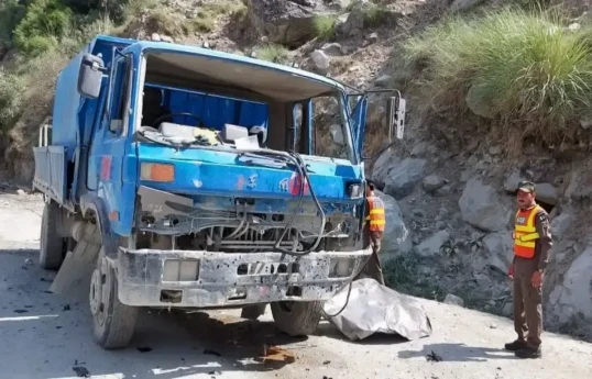 At least 15 killed as truck plunges into ravine in Pakistan