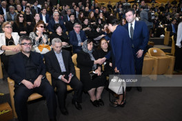 President Ilham Aliyev and First Lady Mehriban Aliyeva sent wreaths to farewell ceremony of People’s Artist Ramiz Guliyev -PHOTO 