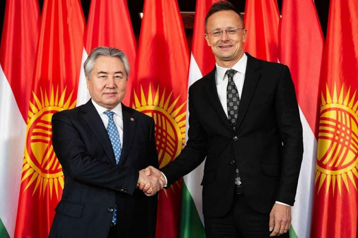 Kyrgyz Foreign Minister Jeenbek Kulubaev, Hungarian Foreign Minister Peter Szijjártó