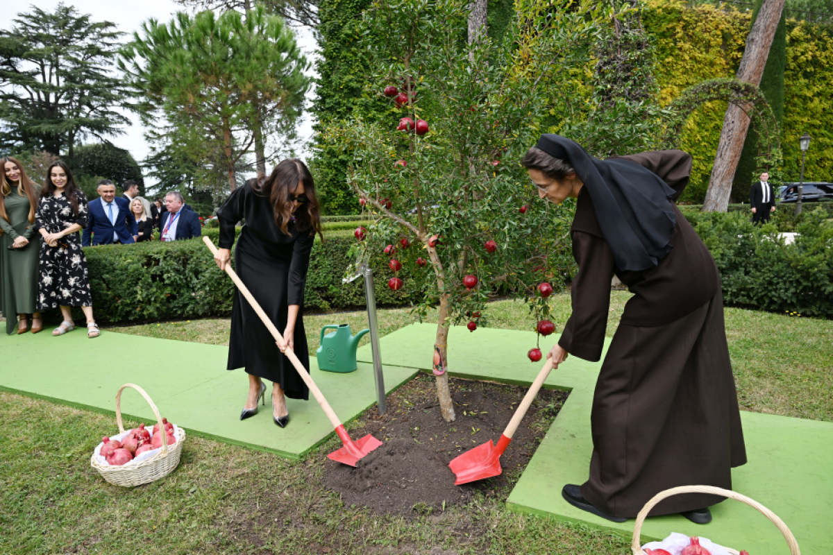 First Vice-President Mehriban Aliyeva, along with family members, attended tree planting ceremony in Vatican Gardens
