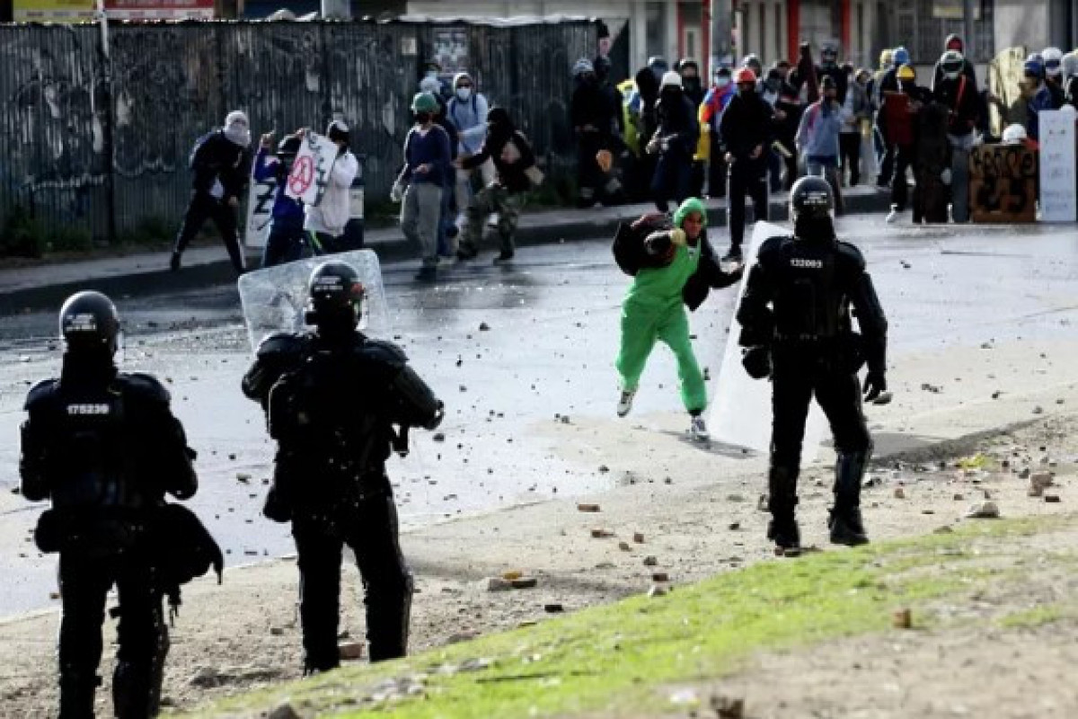 Protesters attack US Embassy in Colombia