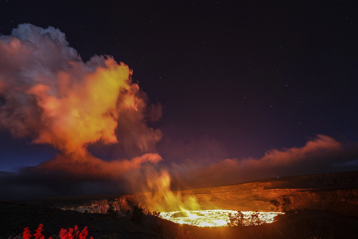 Kilauea volcano erupts in Hawaii