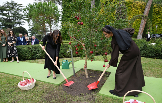 First Vice-President Mehriban Aliyeva, along with family members, attended tree planting ceremony in Vatican Gardens