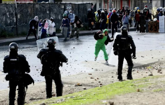 Protesters attack US Embassy in Colombia