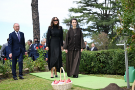 First Vice-President Mehriban Aliyeva, along with family members, attended tree planting ceremony in Vatican Gardens