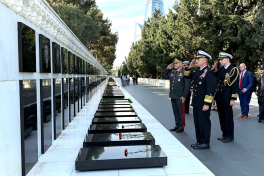 Azerbaijan Minister of Defense meets with Commander of U.S. Central Command