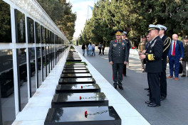 Azerbaijan Minister of Defense meets with Commander of U.S. Central Command
