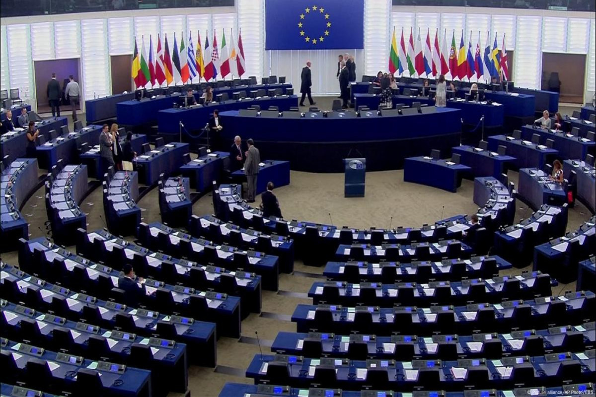 EU adopts resolution demanding Serbia join sanctions against Russia