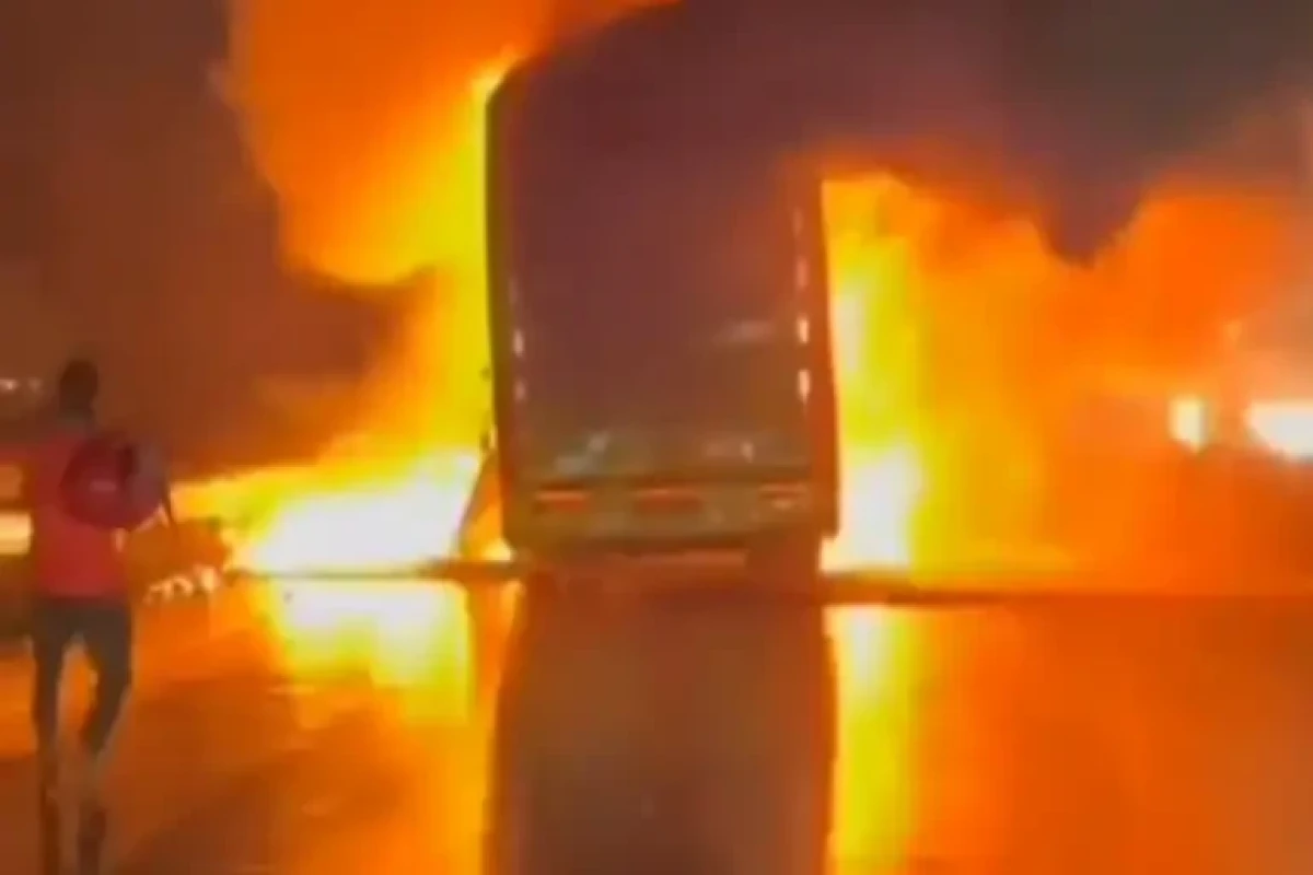 20 killed as bus catches fire in India-VIDEO 